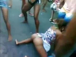 المتلصص سكس هندي مثير فيلم كامل مع الجدة